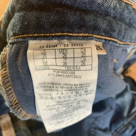 Guess jean shorts size 26 - Picture 3 of 3